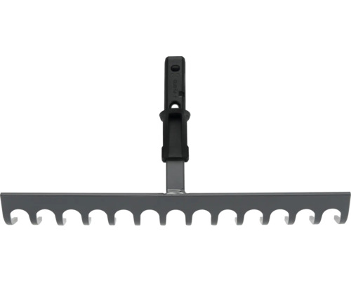 Kovové hrable s plastovou rukoväťou na záhradníctvo