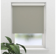 Pohľad na okno so šedou roletou