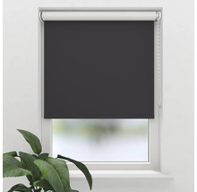 Sivá roleta na okne s ovládacou retiazkou