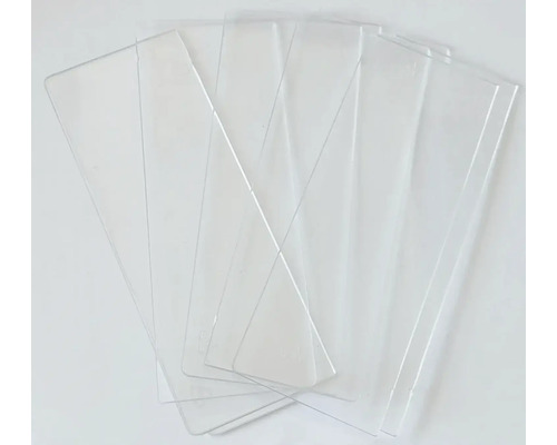 Niekoľko priehľadných plastových dosiek