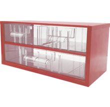 Červená skrinka na drobné diely s priehľadnými zásuvkami.