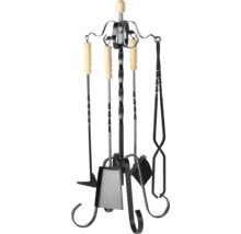 Krbové náradie s lopatkou, metlou, kutáčom a kliešťami na stojane