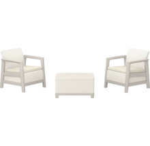 Dve kreslá a odkladací stolík pre vonkajšie použitie