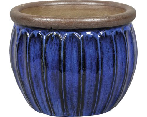 Modrý kvetináč s vrúbkovaným vzorom a širokým okrajom