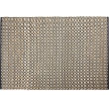 Koberec so šachovnicovým vzorom