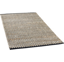 Tkaný koberec z prírodných vlákien