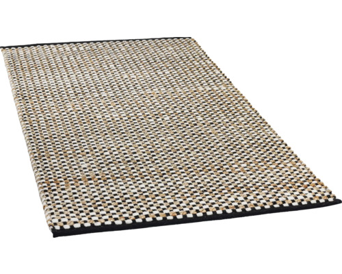 Tkaný koberec z prírodných vlákien