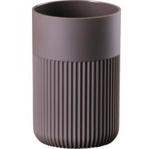 Plastový pohár s rebrovanou štruktúrou