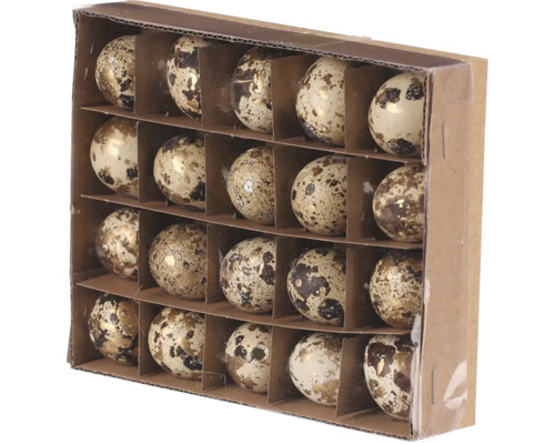 Dekoratívne prepeličie vajcia v kartónovej krabici na sezónne dekorácie