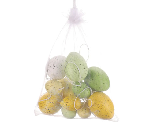 Veľkonočné vajíčka rôznych farieb vo vrecku