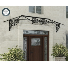 Kovová vchodová strieška s dekoratívnymi ornamentmi nad drevenými dverami na kamennej stene, symbol pre registrovaný dizajn.