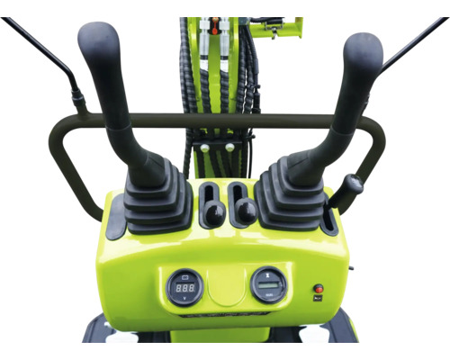 Ovládací panel minirýpadla s ovládacími pákami a displejmi