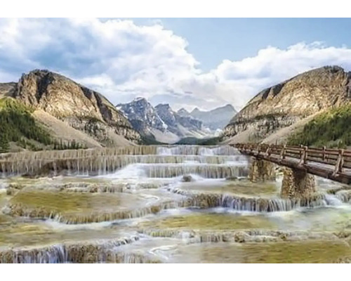 Krajina s horami, vodopádmi a mostom