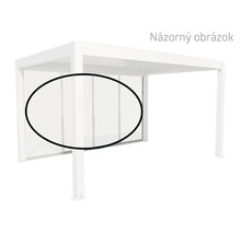 Detail terasy so sklenenými posuvnými stenami.