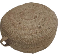 Okrúhly puf z pleteného prírodného materiálu