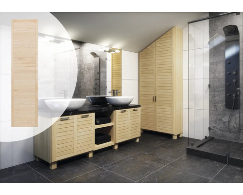 Kúpeľňa so skrinkou s umývadlom, zrkadlom, policou a sprchou zo svetlého dreva