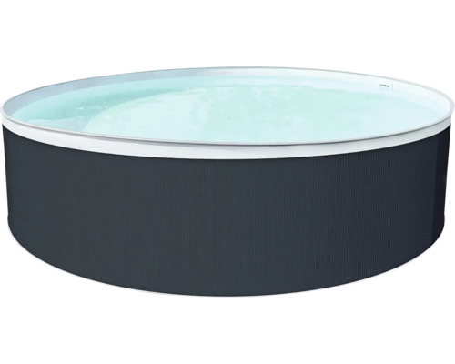 Kruhový nadzemný bazén naplnený vodou