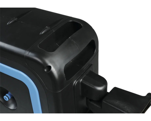 Detailný pohľad na bubon s hadicou pre zavlažovanie záhrady