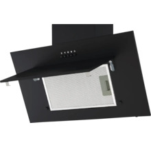 Čierny digestor s otvorenou klapkou a kovovým filtrom