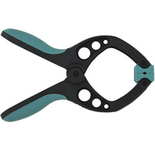 Pružinová svorka z plastu