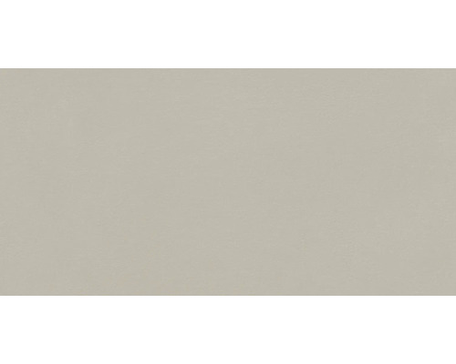 Svetlý, jednofarebný náter na stenu