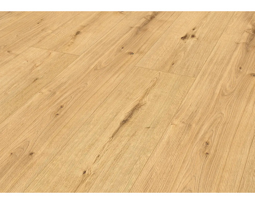 Položená laminátová podlaha s dreveným vzhľadom