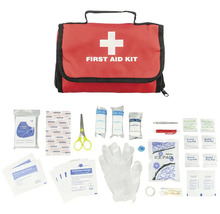 Lekárnička s obväzmi, nožnicami, tampónmi a ďalším vybavením