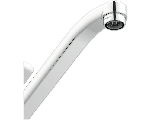 Detail lesklej vodovodnej batérie