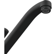 Detailný záber výtoku kuchynskej batérie