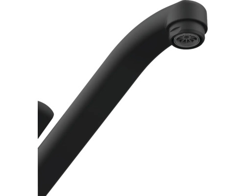 Detailný záber výtoku kuchynskej batérie