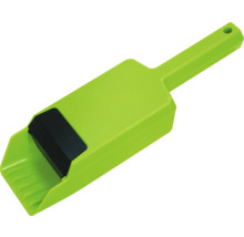 Plastová lopatka s rukoväťou