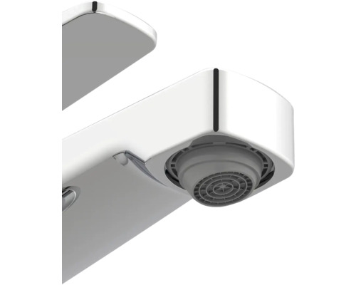 Chrómovaná vodovodná batéria, detail