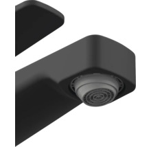 Detailný pohľad na výtok vodovodnej batérie