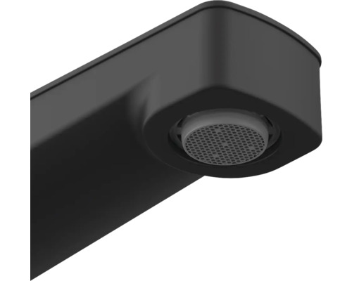 Detail čierneho kohútika s okrúhlym perlátorom