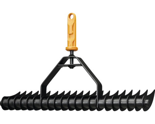 Záhradné hrable s kovovými valcami a plastovou rukoväťou