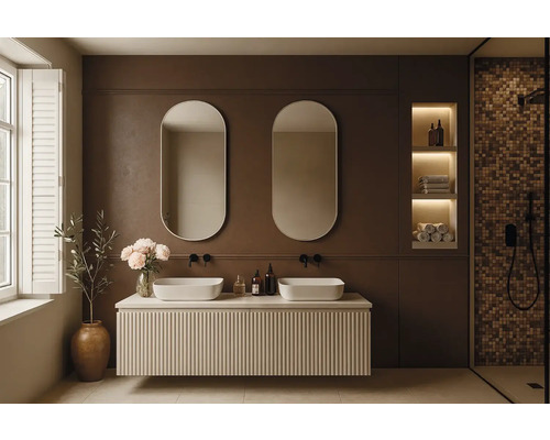 Moderná kúpeľňa s umývadlovou skrinkou, dvoma zrkadlami, zapustenými policami a sprchovacím kútom