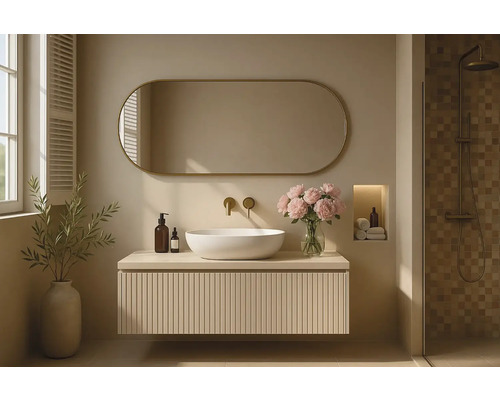 Kúpeľňa s umývadlom, zrkadlom a sprchou