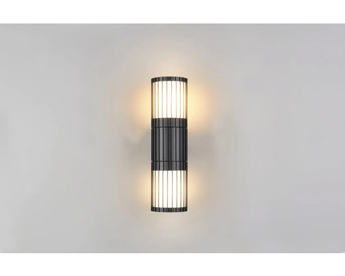 Čierne nástenné svietidlo s vertikálnymi lamelami na nepriame osvetlenie
