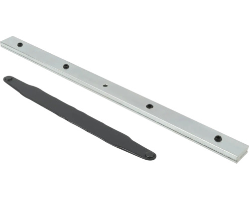 Strieborná magnetická kovová lišta s piatimi okrúhlymi magnetmi a čiernou kovovou doskou.