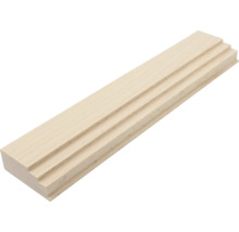 Trojúrovňová profilová lišta zo svetlého masívneho dreva.