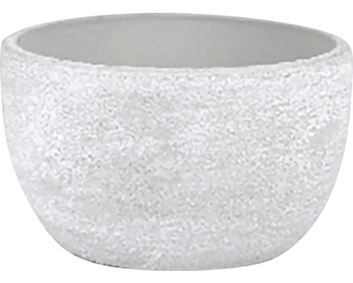 Biely okrúhly kvetináč so štruktúrovaným hrubým povrchom v miskovitom tvare.