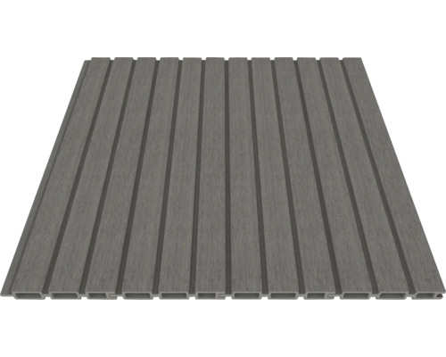 Terasa z plastu s vrúbkovaným povrchom