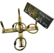 Hra s hádzaním kruhov s dreveným krížom, tyčami, kruhmi a balením hry