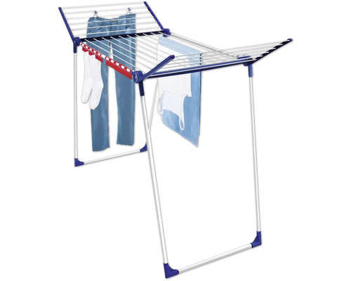 Sušiak na bielizeň s bielizňou na sušenie