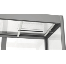 Detailný pohľad na konštrukciu skleníka s mechanizmom otvárania okien