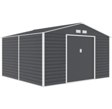 Kovový záhradný domček so sedlovou strechou, posuvnými dverami a vetracími otvormi.