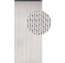 Dekoratívny špagátový záves so striebornými vláknami ako delič miestnosti alebo dekorácia okna.