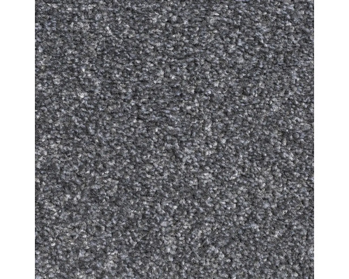 Sivý melírovaný koberec zo syntetických vlákien so štruktúrovaným povrchom.