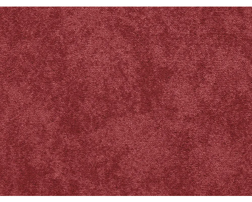 Detailný záber červeného koberca s jemnou textúrou.