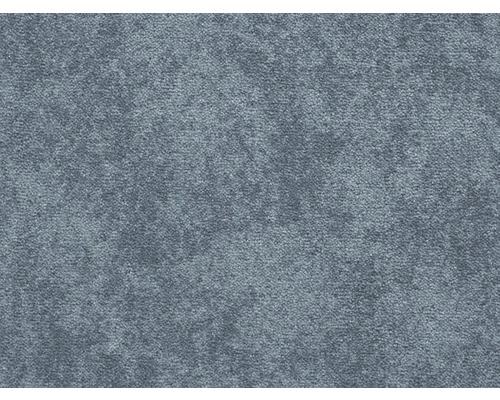 Modrosivý koberec s melírovanou, mäkkou povrchovou štruktúrou.